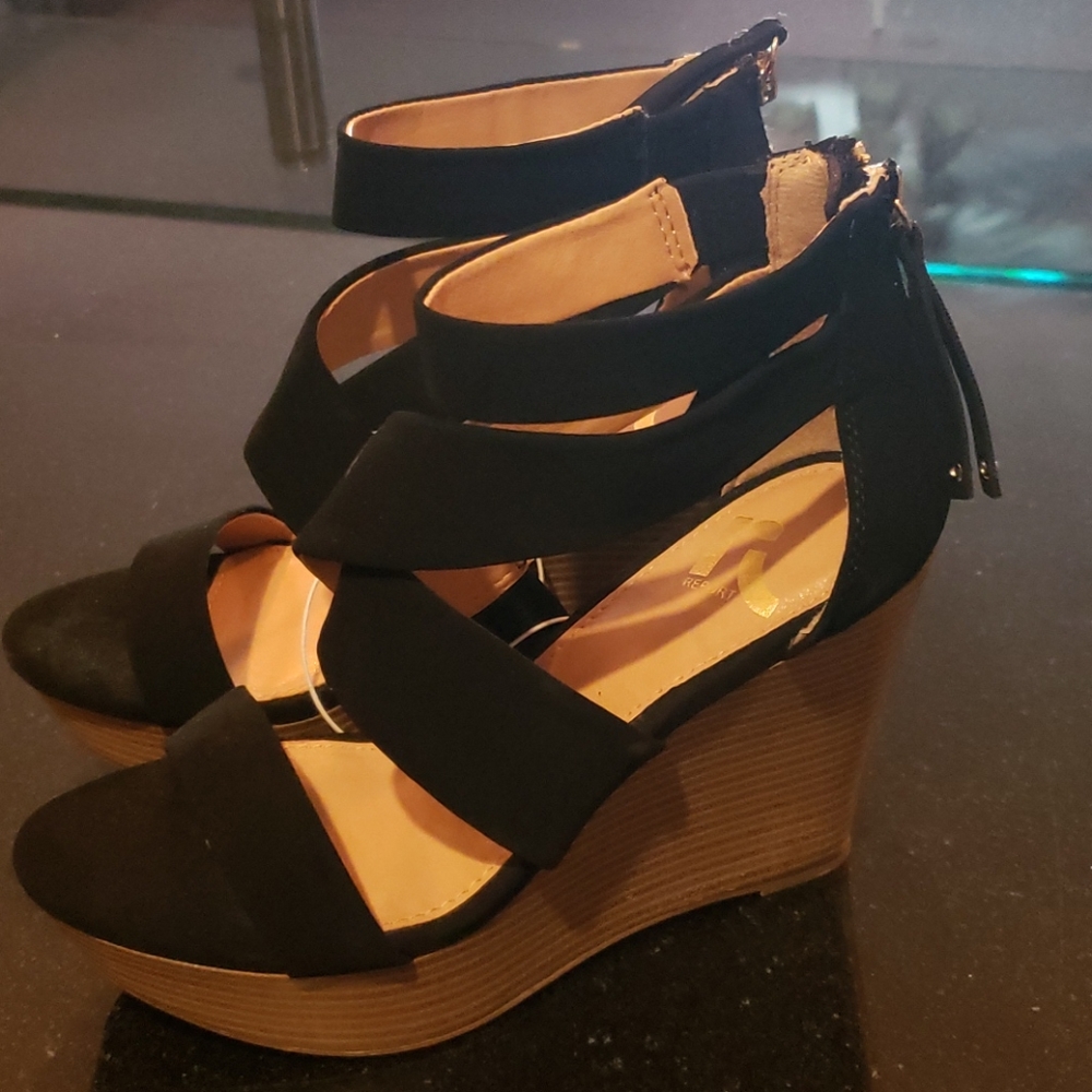 Black strappy wedges